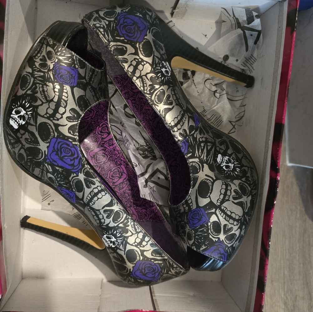 Iron Fist Purple Skull Print Women's Heels Size 9